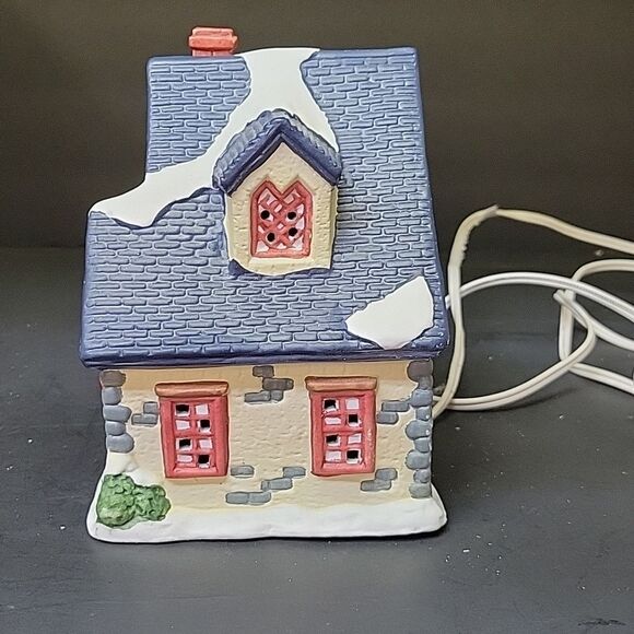 St Nicholas Square Illuminated"The Nelson Home"Lighted Village Vintage - Picture 5 of 9